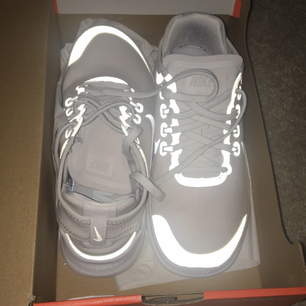 NIKE FREE